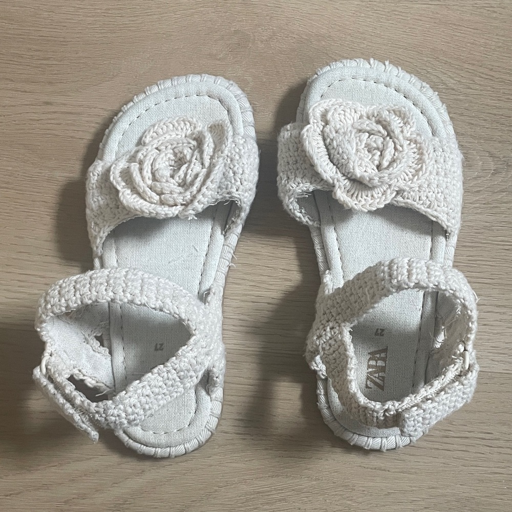 Zara Kids Cream Crochet Flower Sandals - Picture 2 of 8